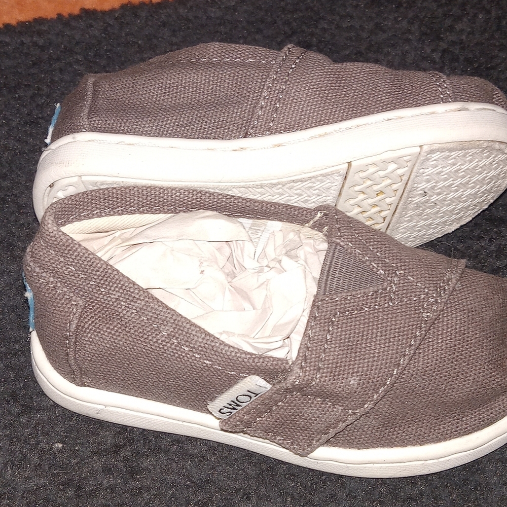 TOMS infant shoes
